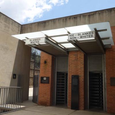África do Sul - Entrada do Aparthied Museum, Johannesburg