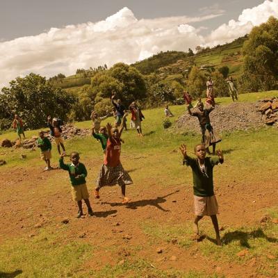 Uganda - Crianças na estrada