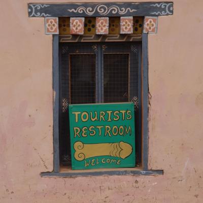 Butão - Vila de Lobesa, banheiro para turistas