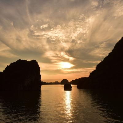 Vietnã - Pôr-do-sol em Halong Bay