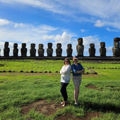 Ilha de Páscoa - Giuliana e Deborah em Tonariki